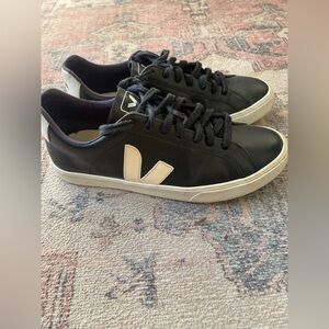VEJA Women's Esplar Low-Top Sneakers Black Size 7B